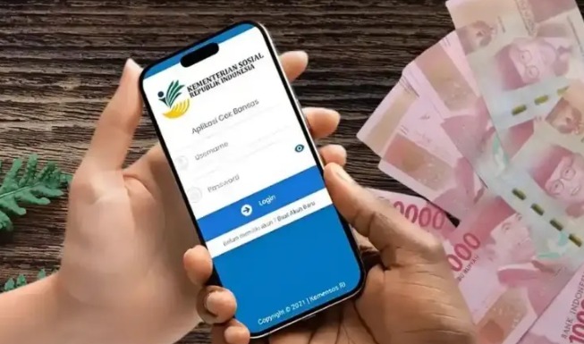 INFO RESMI KEMENSOS - Tampilan layar utama website resmi cek bansos yang menunjukkan kolom pencarian data penerima bantuan sosial berdasarkan wilayah dan nama sesuai KTP.