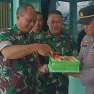 Kapolsek Cibatu Datangi Makoramil 1105 Cibatu, Berikan Kue Sebagai Bentuk Solidaritas di Hut TNI Ke &#8211; 77