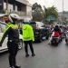 Ratusan Personil Kepolisan Polres Bogor Terus Berupaya Urai Kemacetan di Kawasan Puncak