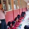 Unik! Pembagian Raport di SDN Sukaati Cariu Bogor, Siswa Gelar Timbel Makan Bersama