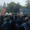 Sorak Soray Ribuan Masa Kampanye Akbar Prabowo Gibran, Penuhi Stadion GBK Senayan Jakarta dari Berbagai Daerah Jadi Lautan Membiru 