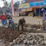 Giat Bakti Pemasangan Gorong-Gorong di Desa Gunung Batu Kecamatan Ciracap Bersama Babinsa Koptu Muslim