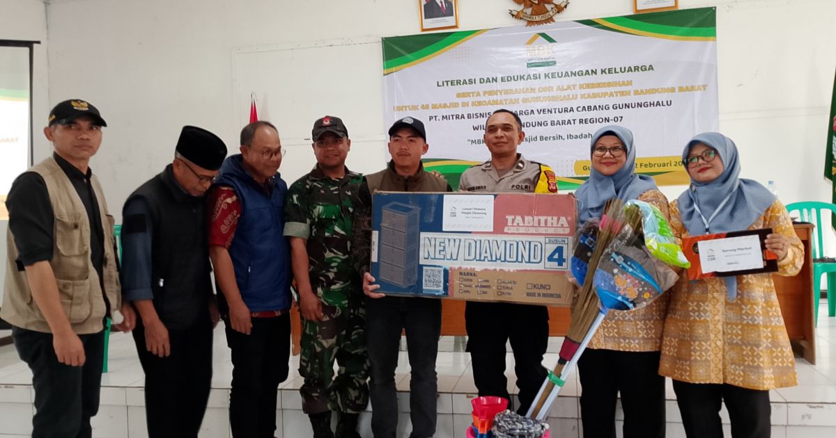 PT MBK Ventura Salurkan Bantuan ke 45 Masjid, Euis Rohmawati: Sekaligus Edukasi Keuangan Keluarga