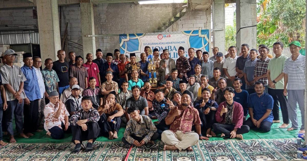 Pengurus RT 004 RW 02 Kelurahan Tirtajaya, Kecamatan Sukmajaya, Depok, menggelar acara tasyakuran.poto(Alek).