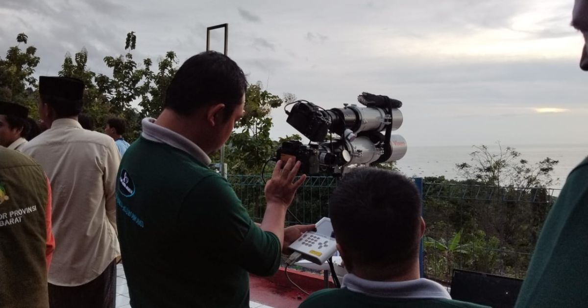 Anggota Dewan Hisab Rukyat Kabupaten Sukabumi.