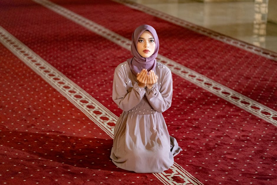 FOMO vs Qonaah: Cara Tetap Slay Tanpa Kena Mental di Era Medsos