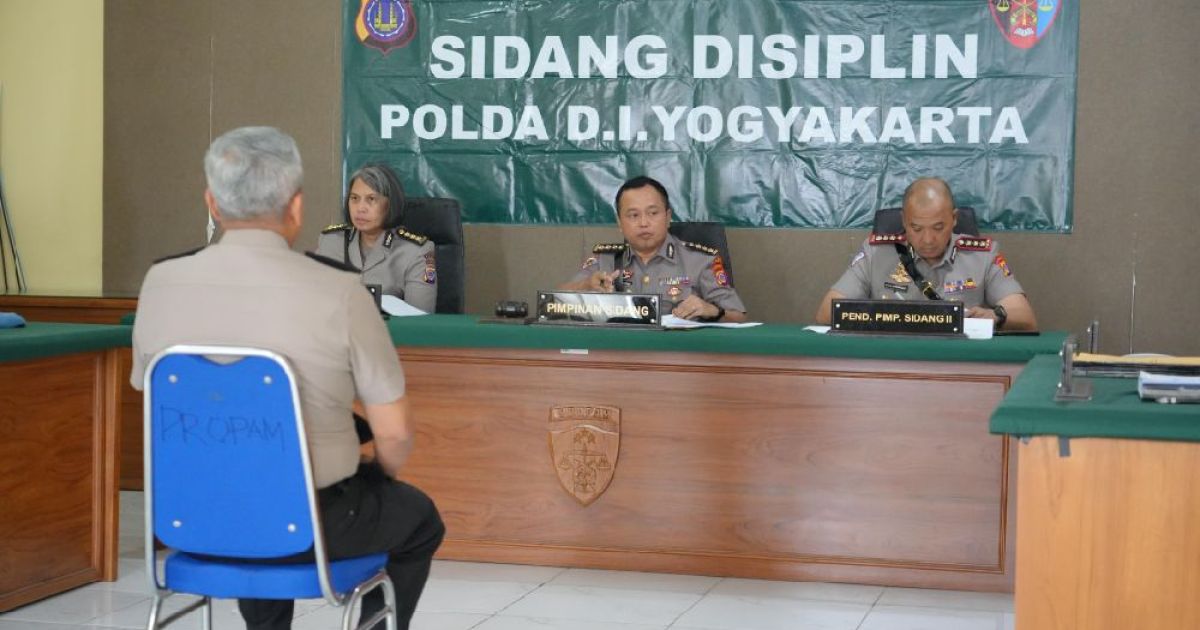 Suasana sidang disiplin yang dilaksanakan pada Kamis (26/2/2026) terhadap mantan Kapolresta Sleman Kombes Pol. Edy Setyanto. Pimpinan sidang Irwasda Polda DIY Kombes Pol I Gusti Ngurah Rai Mahaputra, S.I.K., M.H.Ist  (Dok poldadiy)