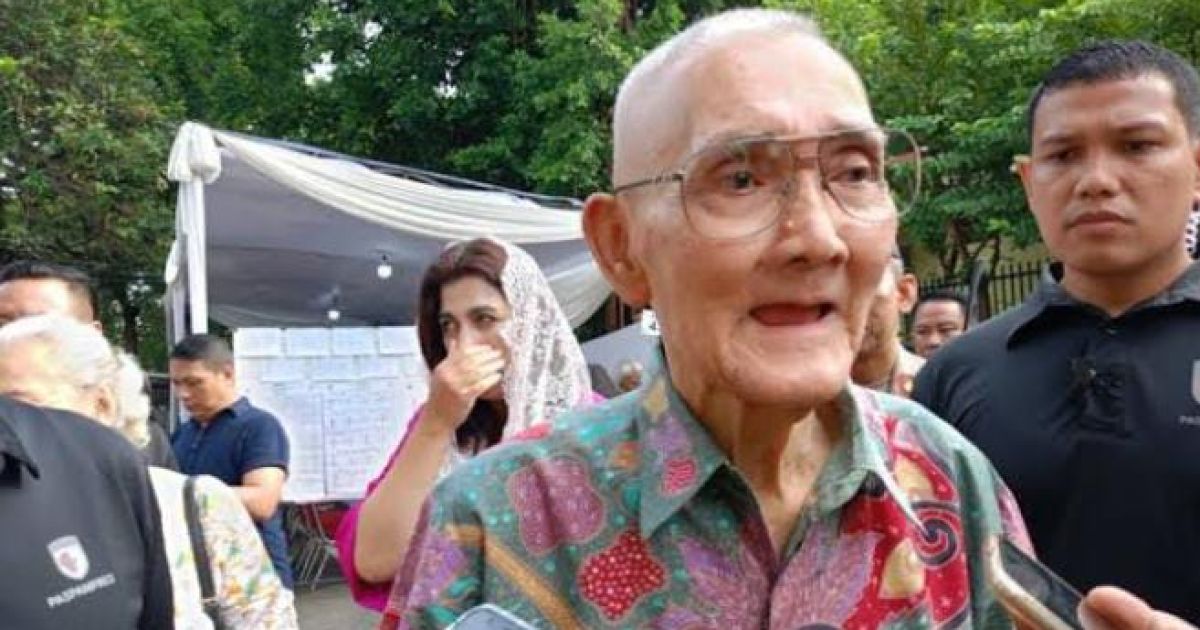 Mantan Wakil Presiden RI, Try Sutrisno (Foto: Antara)