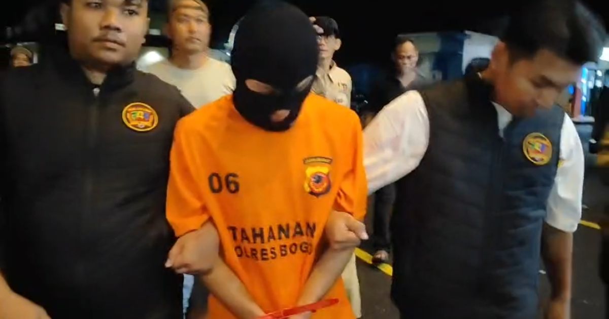 Pelaku Pembunuh Pasutri di Cisarua Bogor Di Gelandang Di Mapolres Bogor Cibinong.