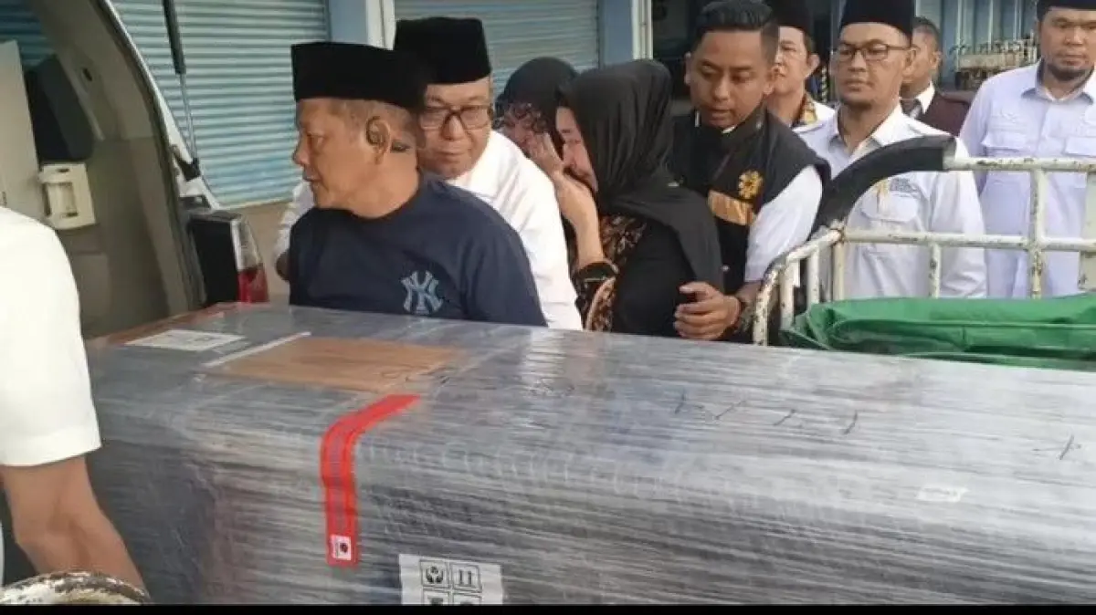 Jenazah warga Palembang yang meninggal di Kamboja tiba di tanah air (Foto: Istimewa/Disnakertrans Sumatera Selatan)