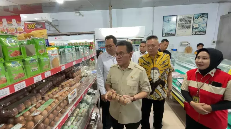 Menteri Perdagangan Budi Santoso menyatakan dampak serangan Israel dan Amerika Serikat terhadap Iran, mempengaruhi aktivitas ekspor dan impor Indonesia. (Beritasatu.com/M. Irwansyah A)