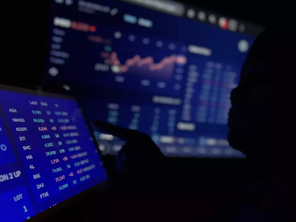 IHSG Melonjak Tajam: Indeks Saham Menutup Sesi I Dekat Level 7.700