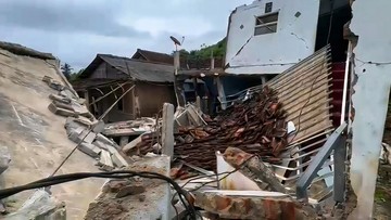 Rumah hingga pesantren hancur akibat bencana alam pergerakan tanah di Sukabumi (Foto: Syahdan Alamsyah/detikJabar).