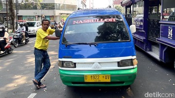 Angkot di Kota Bandung (Foto: Wisma Putra)