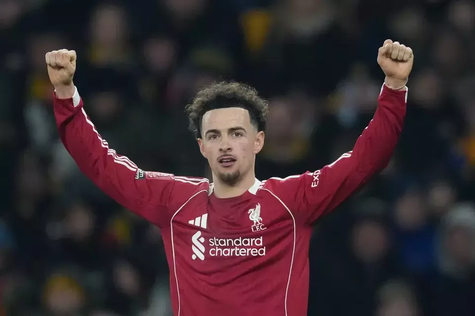 Liverpool melaju di Piala FA usai bungkam Wolves 3-1. Curtis Jones tampil gemilang dengan satu gol dan satu assist dalam laga yang didominasi The Reds tersebut. (AP/Dave Shopland)