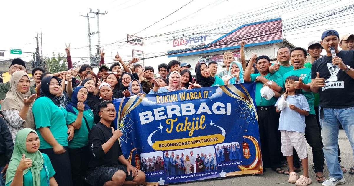 Sosok Dermawan, Ketua RW 17 Cijagra Sumiati Bersama Karang Taruna Bagikan 4.500 Takjil