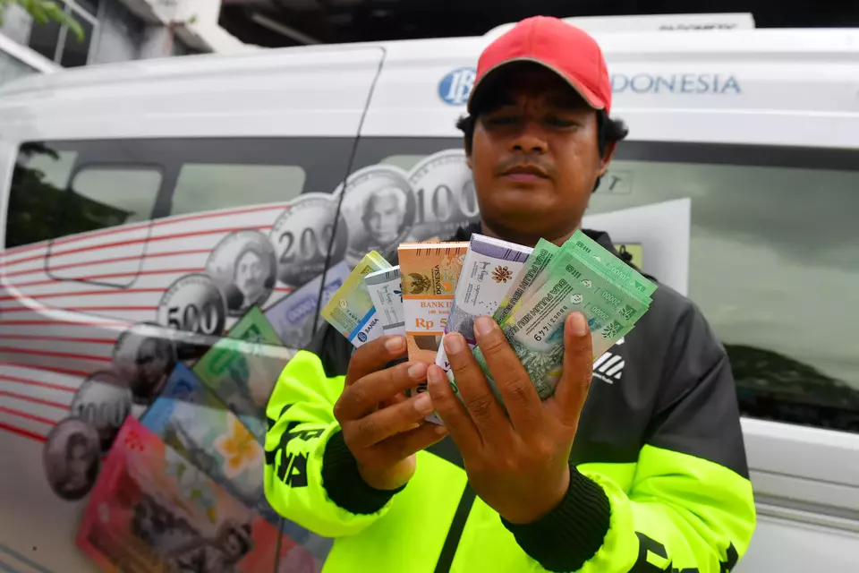 Ilustrasi THR atau BHR. (Antara Foto/Angga Palguna)