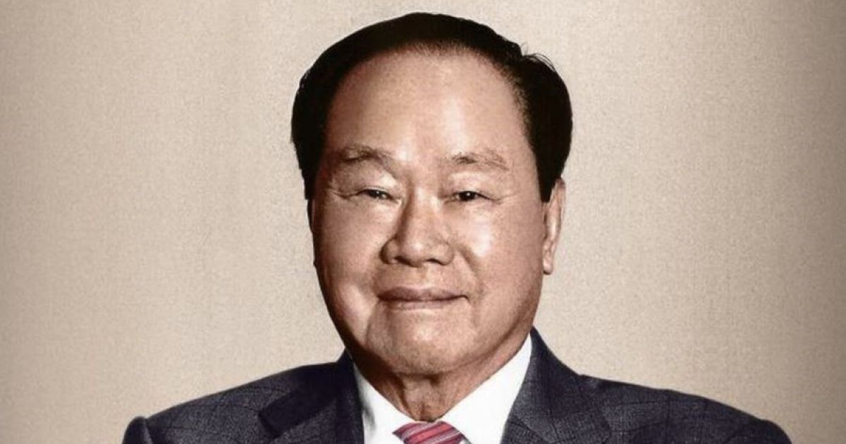 Eka Tjipta Widjaja: Transformasi dari Pedagang Keliling Hingga Arsitek Raksasa Sinar Mas Group