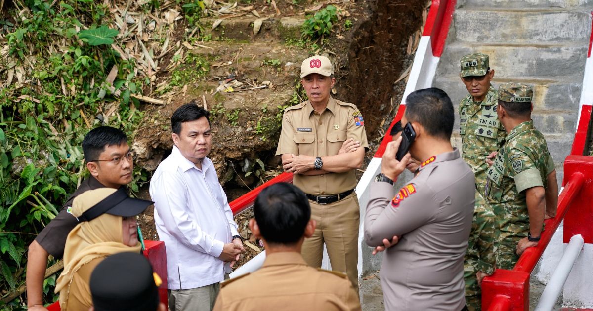 Ketua DPRD Adityawarman Adil Apresiasi Sinergi TNI dalam Pembangunan Jembatan Garuda