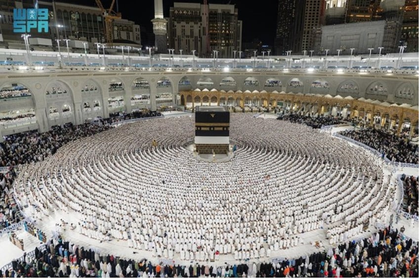 Harga Minyak Dunia Meroket, Kenaikan Biaya Penerbangan Haji 2026 Masih Aman?