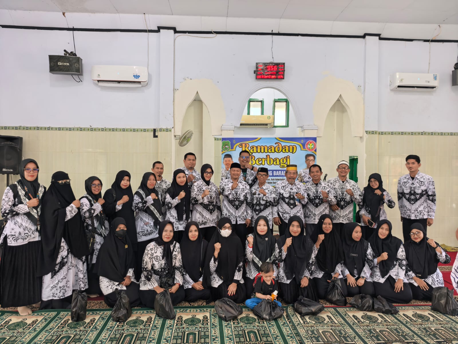 PGRI Baranti Perkuat Solidaritas Guru Lewat Aksi Berbagi Jelang Hari Raya