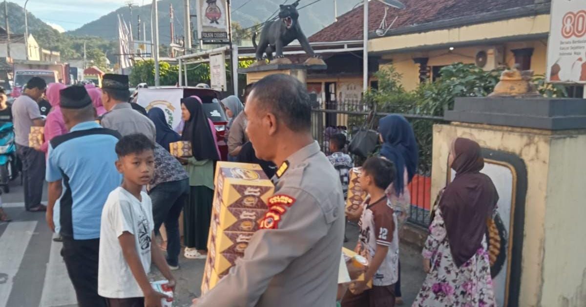 Polsek Cigudeg Gelar Berbagi Takjil dan Santunan di Bulan Ramadhan 1447 H.
