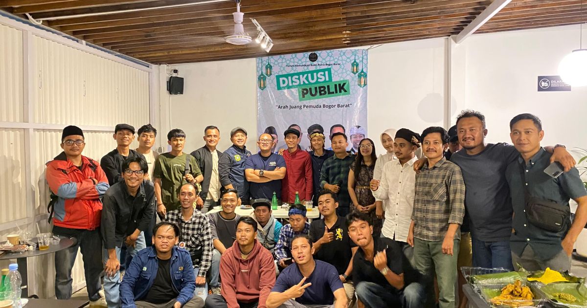 diskusi publik bersama sejumlah tokoh pemuda lintas sektor. Kegiatan yang berlangsung di Cafe Titik Seduh, Leuwiliang, Kabupaten Bogor. ( Dede Surya)