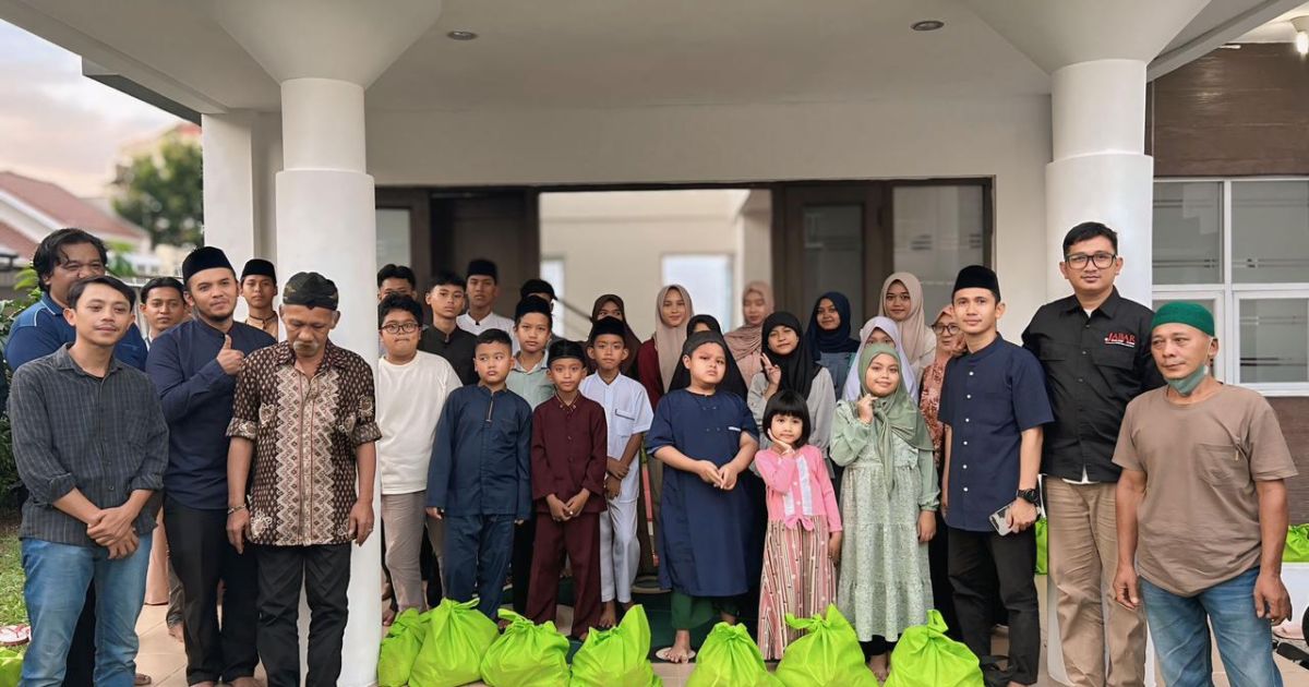 Santunan Yatim dan Buka Puasa Bersama Warnai Kebersamaan di Kantor Jabaronline.com