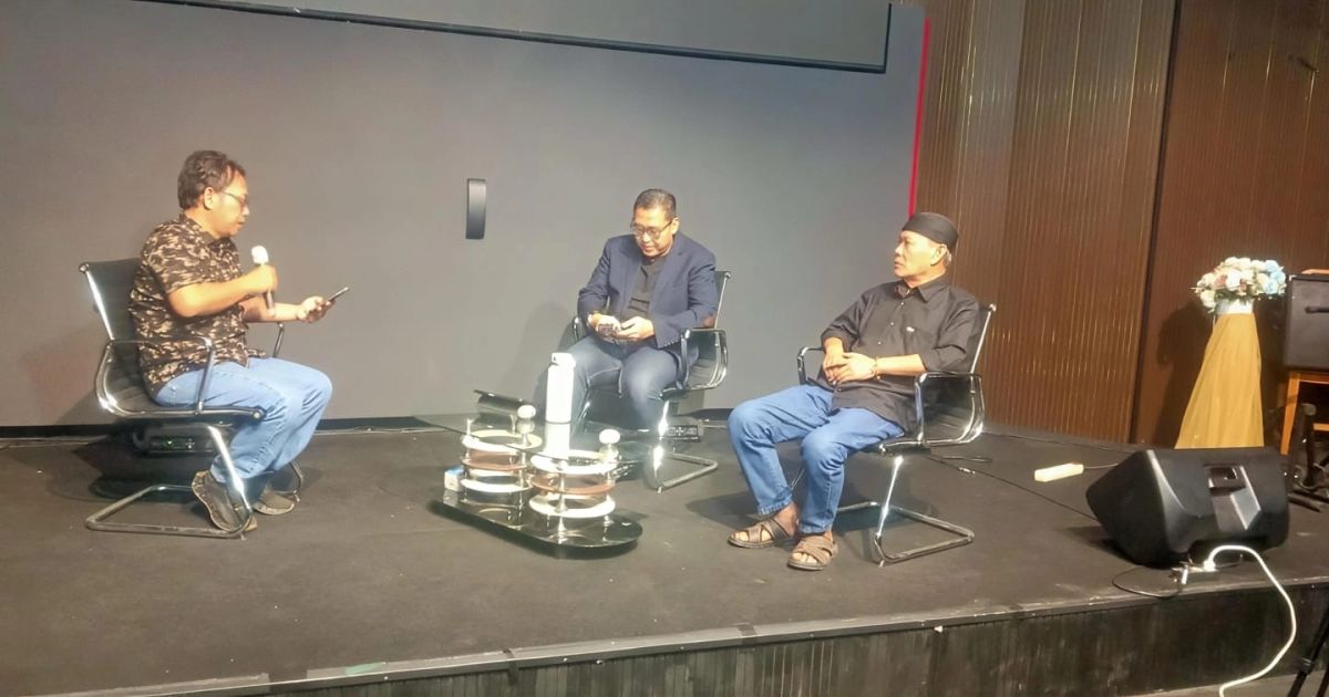 Diskusi tentang air bersih denganDirektur Pelayanan PAM Jaya, Syahrul Hasan