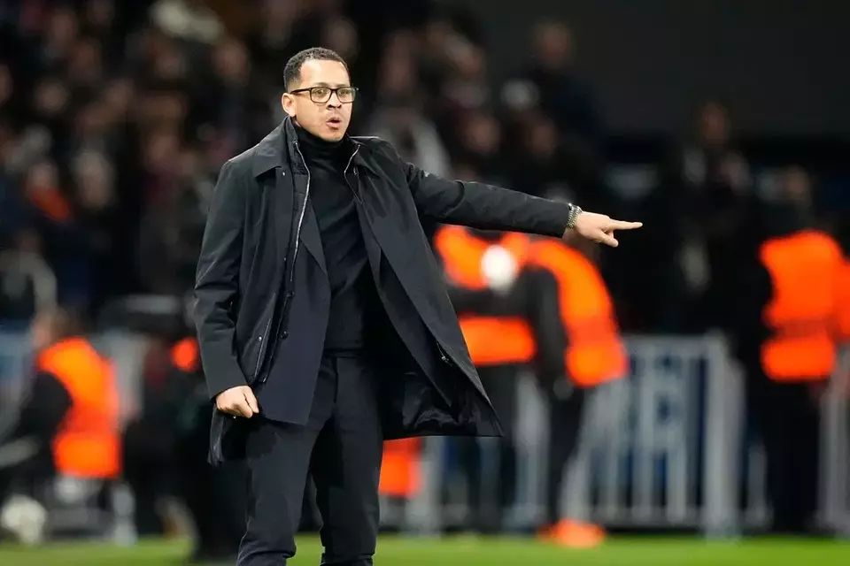 Pelatih Chelsea, Liam Rosenior. (AP/Michael Euler)