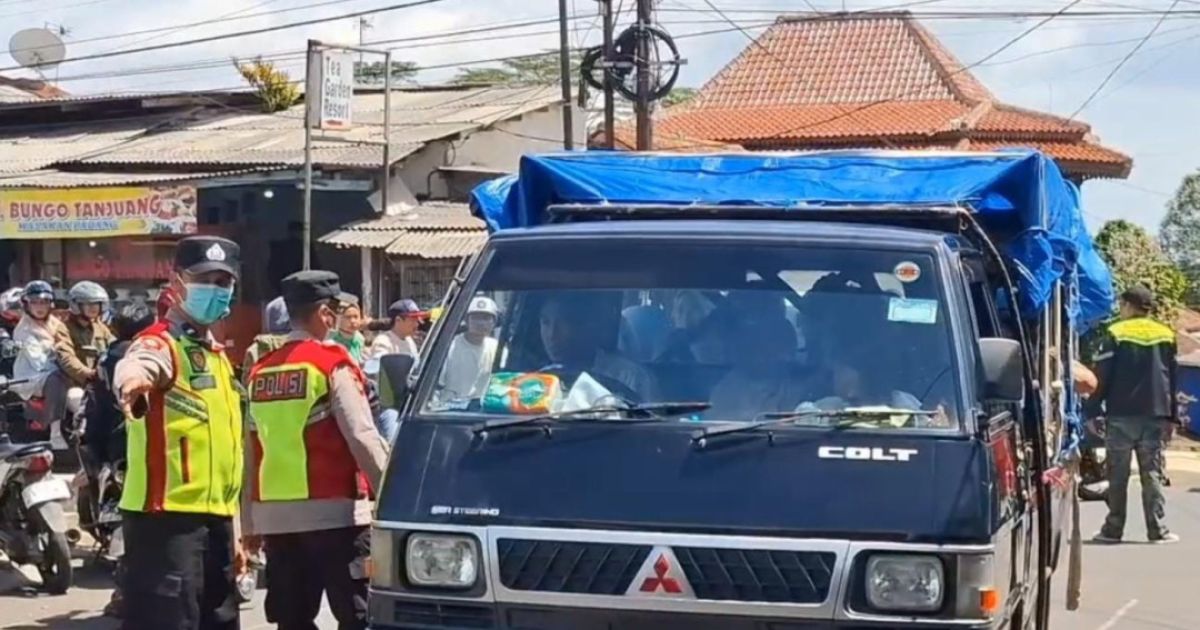 aparat kepolisian memperketat pengawasan dengan menertibkan kendaraan bak terbuka (pikap) yang nekat mengangkut penumpang.Foto dok pribadi