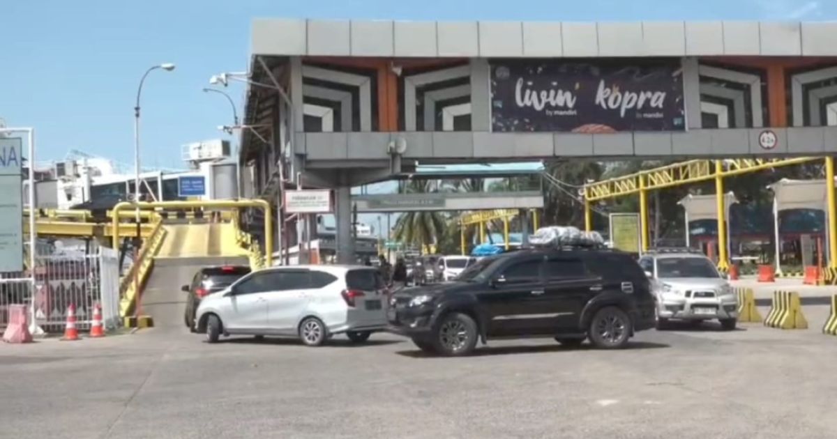 Pergerakan arus penyeberangan dari Pulau Jawa menuju Sumatra mulai menunjukkan tren arus balik pada H+1 Lebaran 2026, Minggu (22/3).foto istimewa