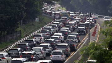 Foto: Ilustrasi kepadatan di Puncak (ANTARA FOTO/YULIUS SATRIA WIJAYA)