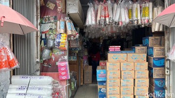 Toko Plastik di Pasar Bekasi (Rachma/detikcom)