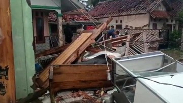 Foto: Rumah di Purwadadi Ciamis rusak setelah diterjang angin kencang (Dok BPBD Ciamis)