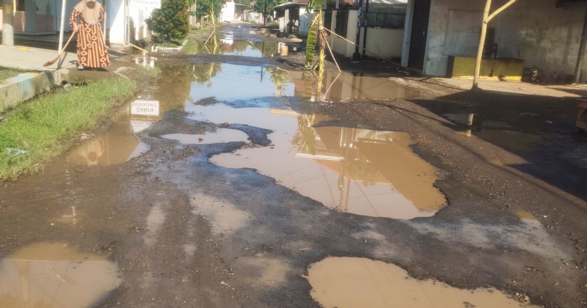 Warga Telukagung Indramayu Keluhkan Jalan Rusak Parah, Dinas PUPR Bungkam