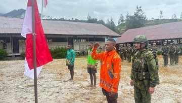 Foto: Tiga mantan anggota OPM di Puncak Papua, ikrar kembali ke NKRI. (dok. istimewa)