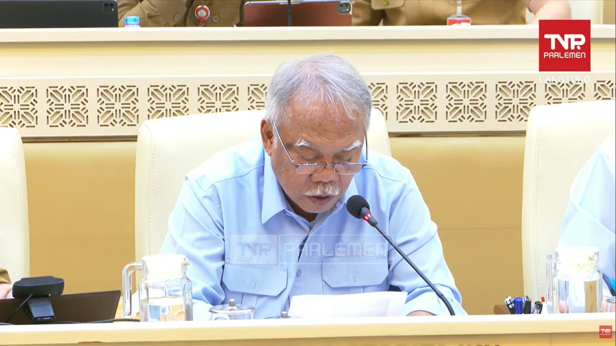 Foto: Kepala OIKN Basuki Hadimuljono saat raker bersama Komisi II DPR RI, Senin (30/3/2026). (Tangkapan Layar Youtube)