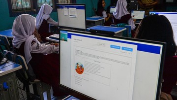 Mendikdasmen tegaskan murid atau sekolah yang ketahuan curang TKA akan dapat nilai 0. Foto: ANTARA FOTO/Raisan Al Farisi