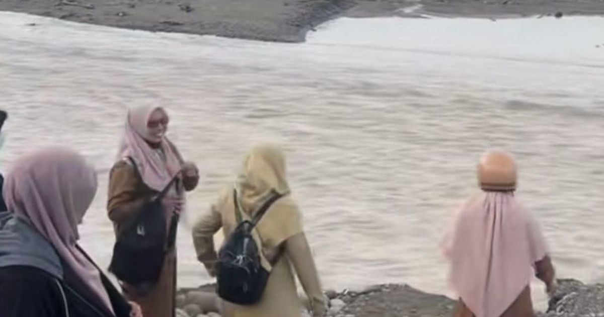 Jalan darurat amblas setelah dihantam banjir di di Krueng (Sungai) Sawang, Kabupaten Aceh Utara, Provinsi Aceh pada Selasa, 31 Maret 2026. (Dok Warga via Kompas.com)