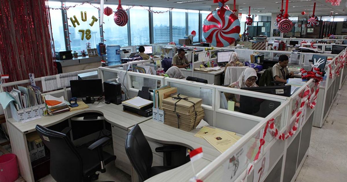 ASN sedang bekerja (Foto Bloomberg Technoz/Andrean Kristianto)