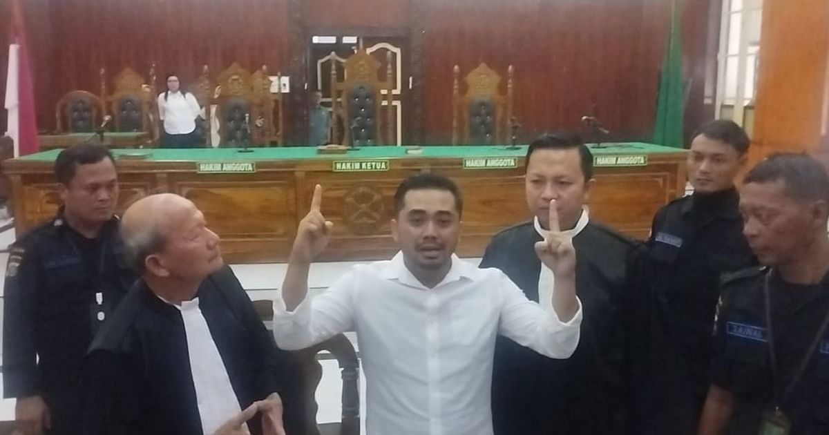 Amsal Christy Sitepu memberikan keterangan kepada wartawan usai mendengar keputusan bebas dari majelis hakim di Pengadilan Negeri (PN) Medan pada Rabu, 1 April 2026. (Foto KOMPAS.com/Cristison Sondang Pane)