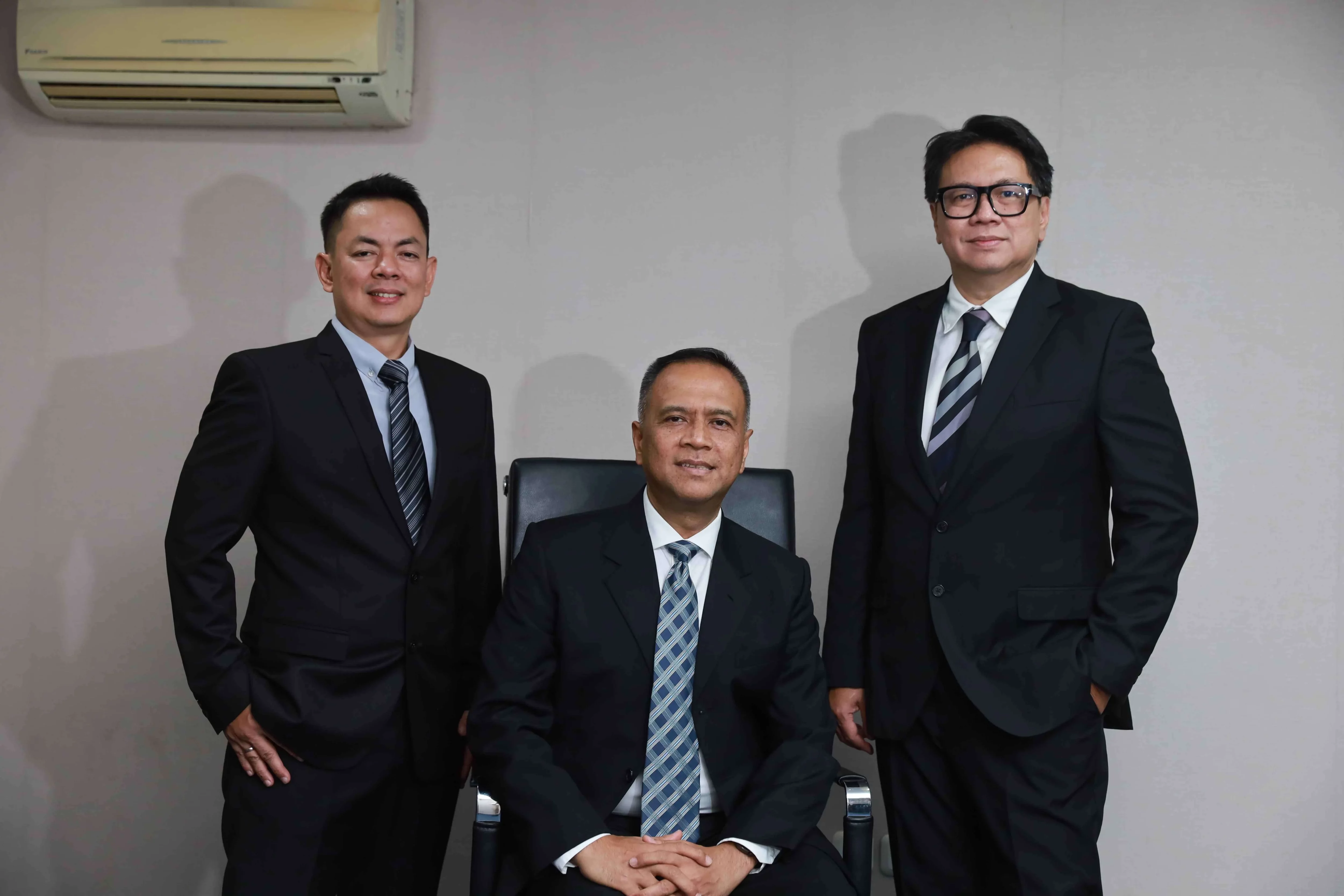 Direksi KB Bukopin Finance: Raden Ari Priyadi (Direktur), Hendra Gunawan (Direktur Utama), dan Fajar Satritama (Direktur). (Foto: Istimewa)