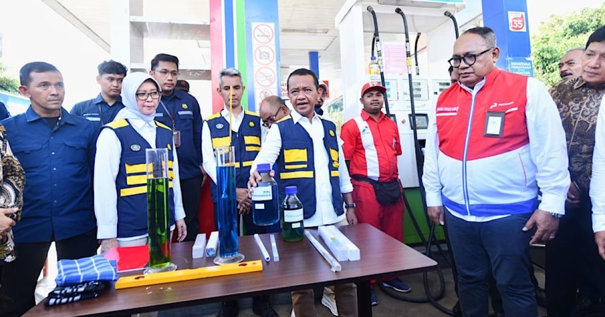 Pengecekan kualitas BBM jenis Pertalite dan Pertamax di SPBU 84.971.05 Jln Ir. Putuhena Provinsi Maluku, beberapa waktu lalu. (Dok Pertamina via Bloomberg Technoz)