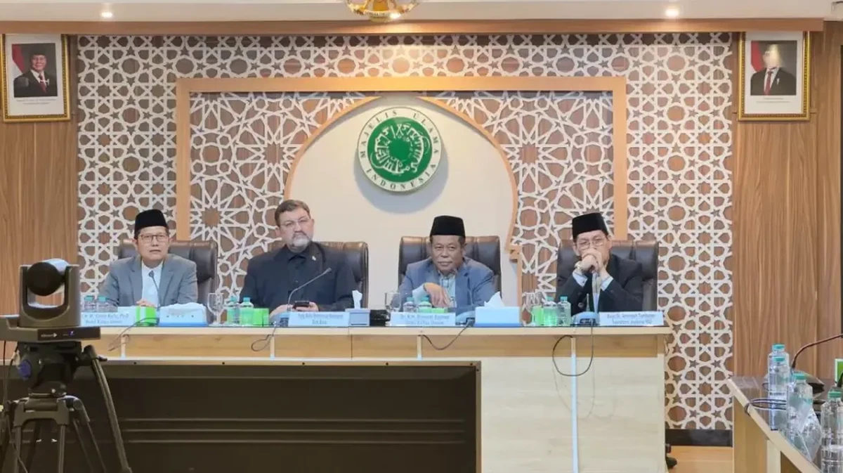 Foto: Dewan Pimpinan (DP) MUI menerima silaturahim Duta Besar (Dubes) Iran untuk Indonesia Yang Mulia Mohammad Boroujerdi ke Kantor MUI. (Dok. MUI)