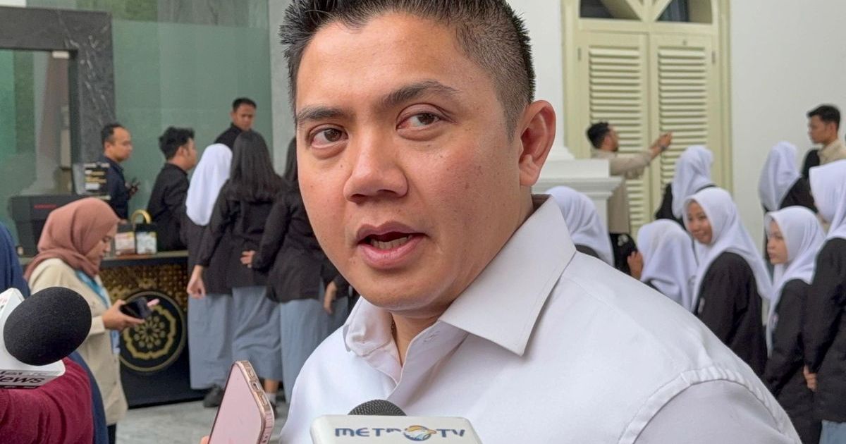 Seskab Teddy Indra Wijaya saat ditemui awak media di Istana, Jakarta pada Selasa 7 April 2026. (Foto KOMPAS.com/Adhyasta Dirgantara)