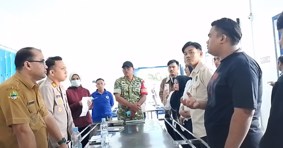 Forkopimcam Saat sidak Ke Dapur MBG SPPG Jl.Pasigaran  Desa Citeureup, Dayeuhkolot Selasa 7/4/2026.