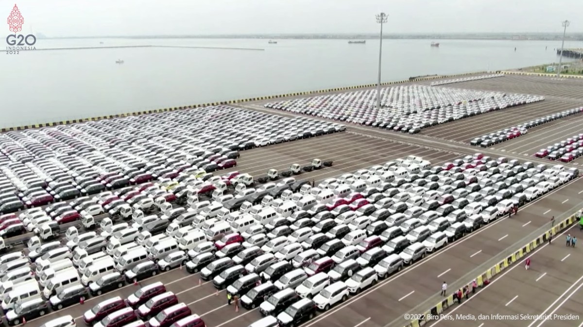 Foto: Presiden Jokowi Usai Tinjau Pelepasan Ekspor Mobil, Subang, 8 Maret 2022 (Tangkapan Layar Youtube Sekretariat Presiden)