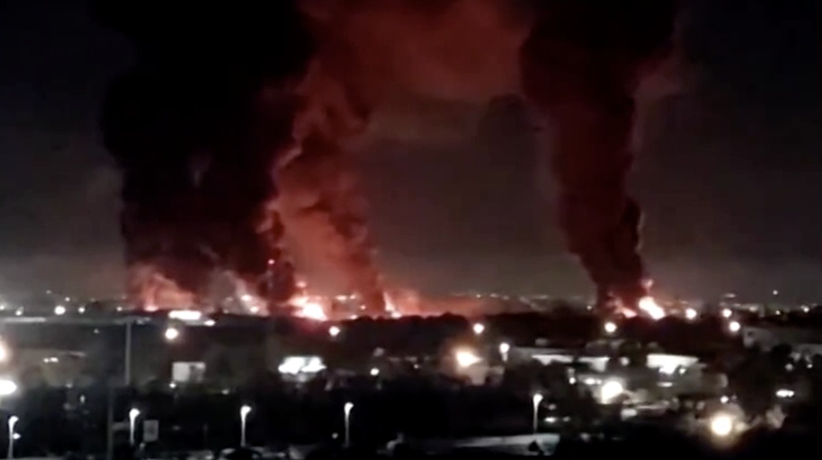 Foto: Dalam beberapa jam terakhir, bandara di beberapa kota, termasuk Teheran dan Urmia, menjadi sasaran serangan rudal dan pesawat tak berawak dari AS dan Israel. (Tangkapan Layar Video Reuters/SOCIAL MEDIA)