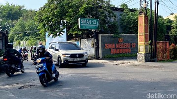 SMAN 12 Bandung. Daftar SMA-SMK Negeri Kota Bandung untuk referensi SPMB 2026. Foto: Wisma Putra/detikJabar